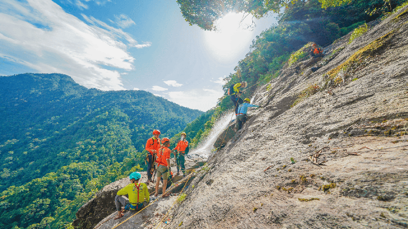 Conquering the adventurous peak of Do Quyen waterfall 2 days 1 night (5)